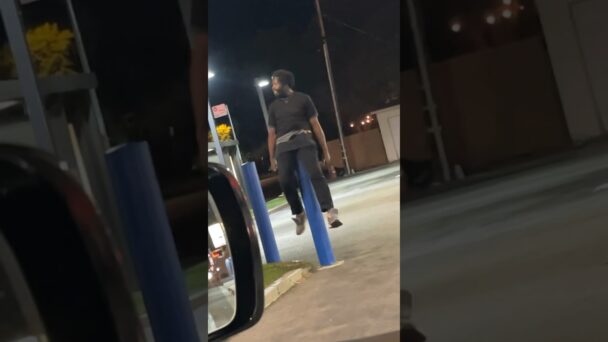 I think he’s trying to say “aaaaaaooooohheeeeeewwwwwaaaaaaooohhhiii”